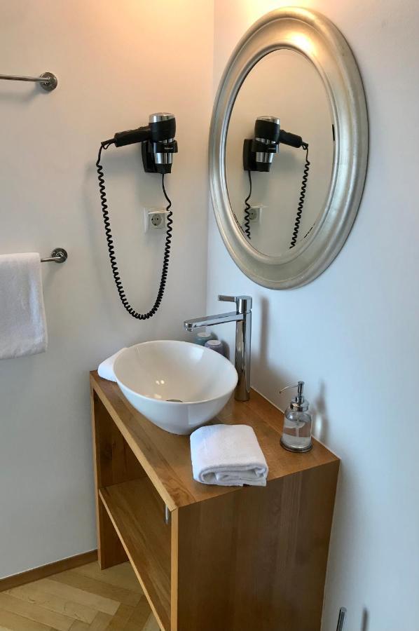 Zimmer & Appartements In Der Gamlitzerstrasse Ehrenhausen Exteriör bild