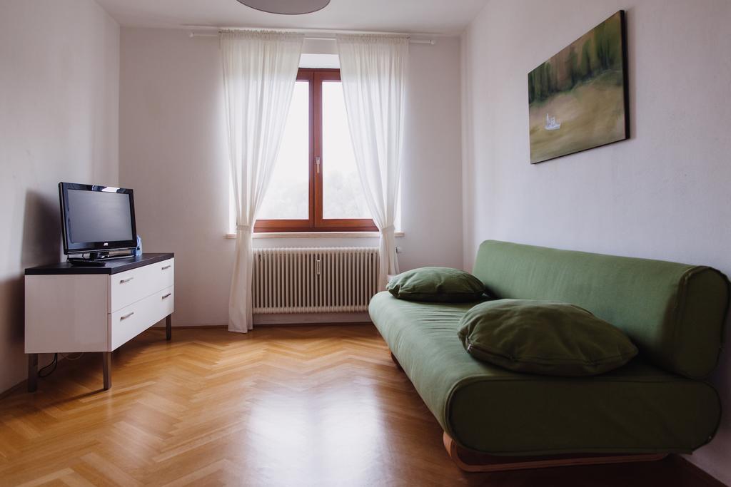 Zimmer & Appartements In Der Gamlitzerstrasse Ehrenhausen Rum bild