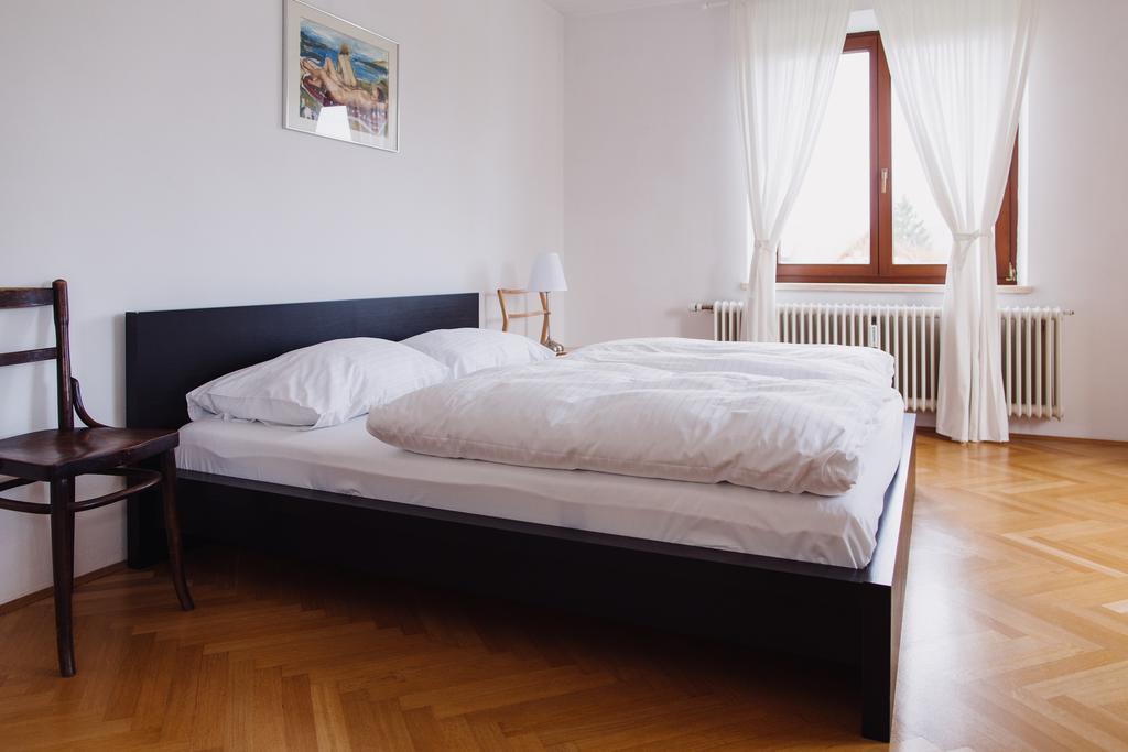 Zimmer & Appartements In Der Gamlitzerstrasse Ehrenhausen Exteriör bild