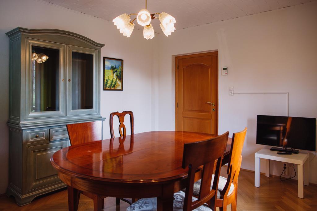 Zimmer & Appartements In Der Gamlitzerstrasse Ehrenhausen Rum bild