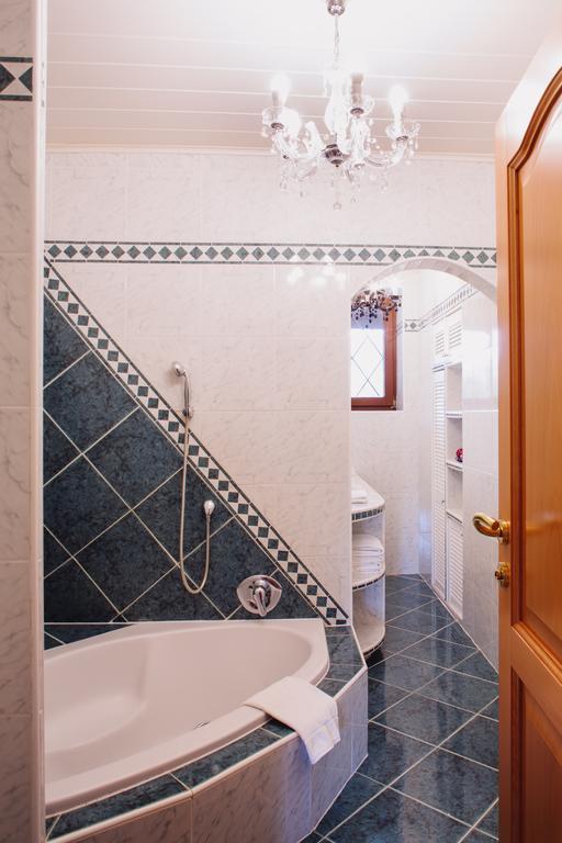 Zimmer & Appartements In Der Gamlitzerstrasse Ehrenhausen Rum bild