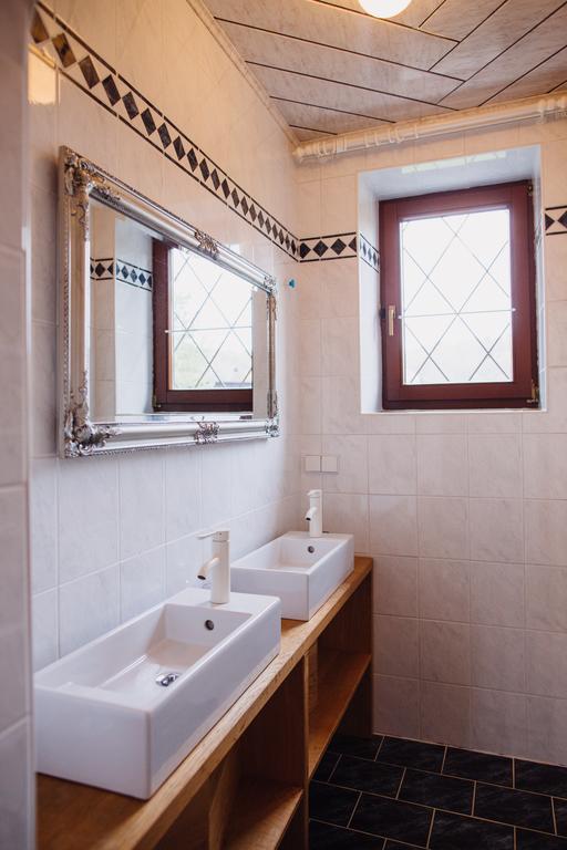 Zimmer & Appartements In Der Gamlitzerstrasse Ehrenhausen Exteriör bild